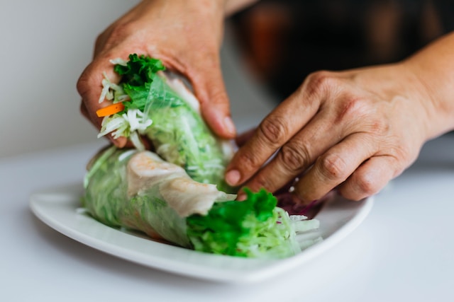 Asian summer rolls with chicken